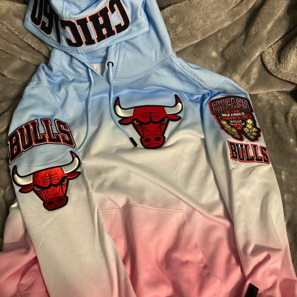 Men’s large Chicago bulls hoodie